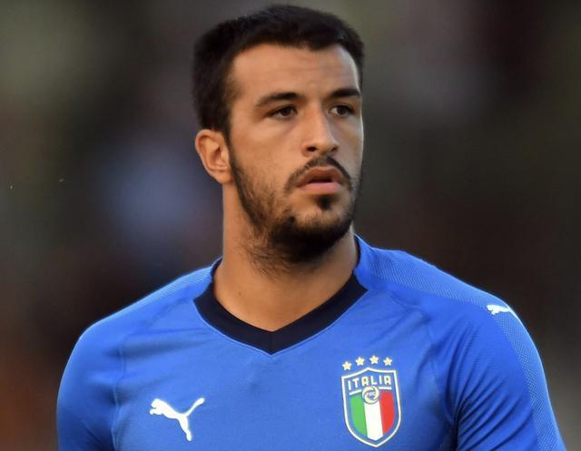 足球比赛中 足球比赛中